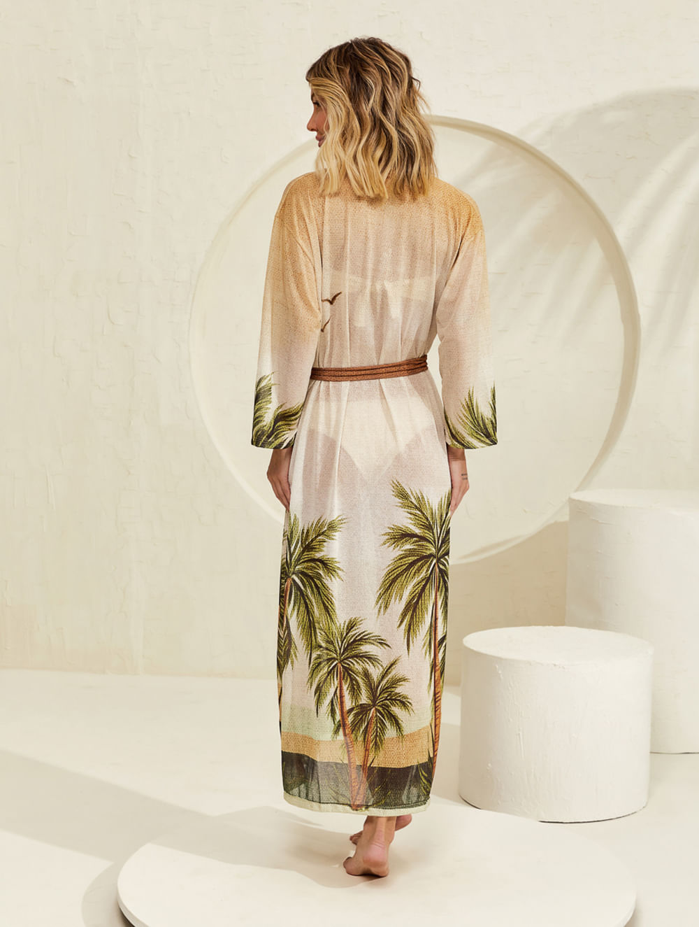 Vestido Longo com Cinto e Fendas Laterais